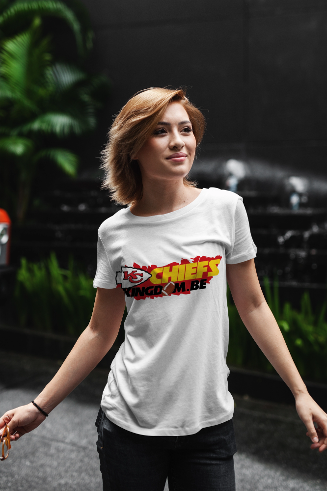 t-shirt-mockup-stylish-girl-walking-on-street-1